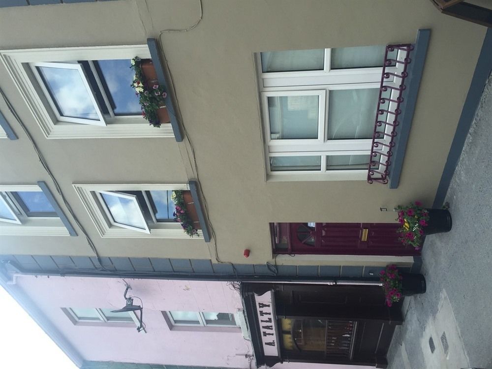 The Townhouse Bed & Breakfast Milltown Malbay Ngoại thất bức ảnh